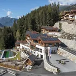 Chalet With Sauna Near Bus