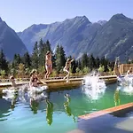 Chalet With Sauna Near Bus *