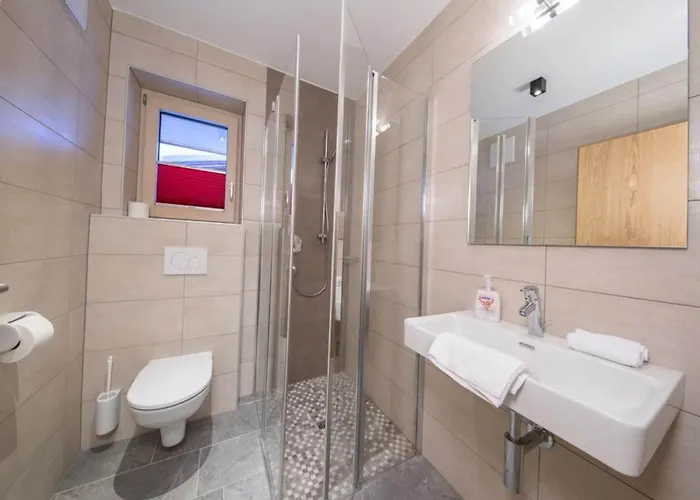 Serene With Sauna Near Bus